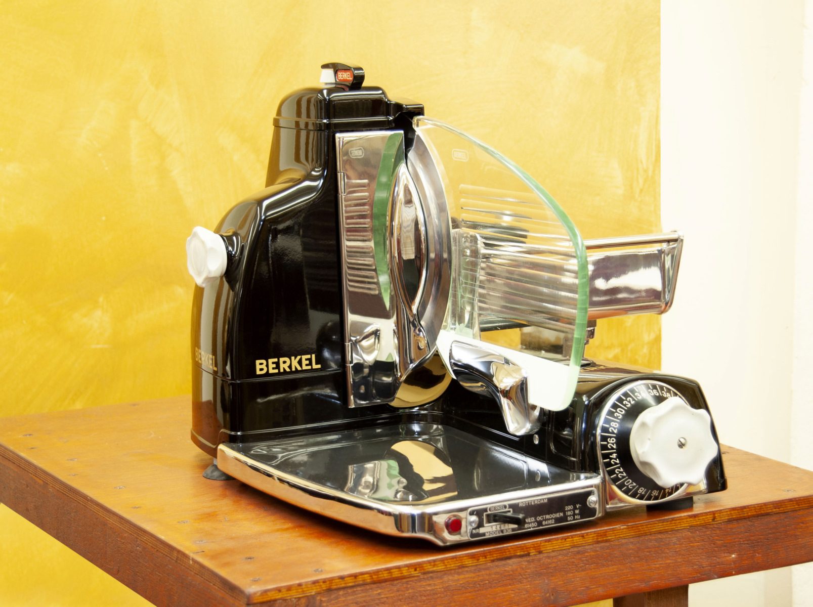 Affettatrice-Berkel-elettrica-modello-836-b Berkel eletric slicer model 836 black